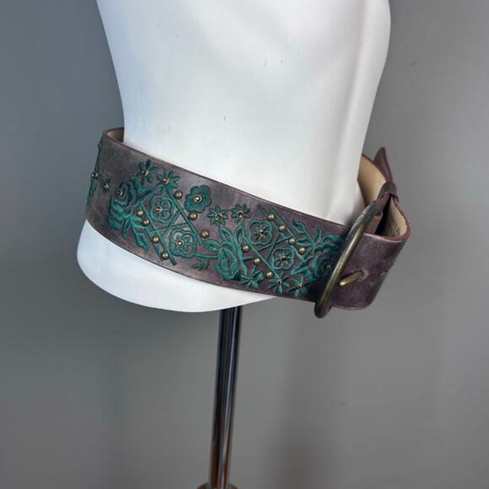 Streets Ahead belt Medium embroidered chunky brown western boho‎ distressed hips